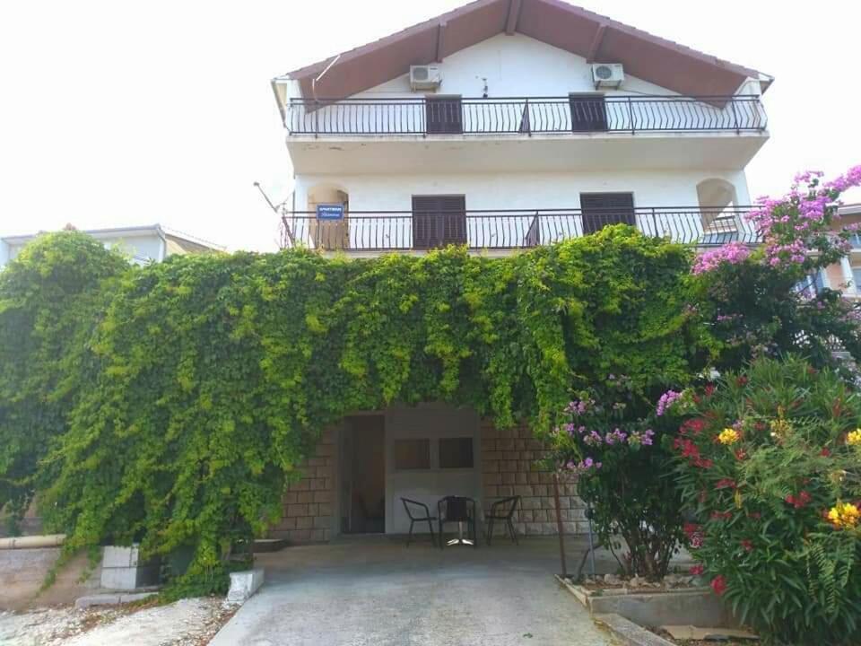 Apartmani Ruzmarin - Seget Donji, Трогир Экстерьер фото