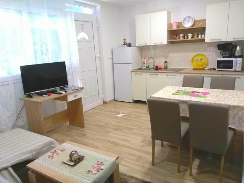 Apartmani Ruzmarin - Seget Donji, Трогир Экстерьер фото